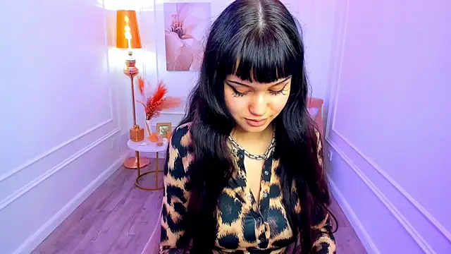 TiffanyYounge online show from 7, 4, 2026