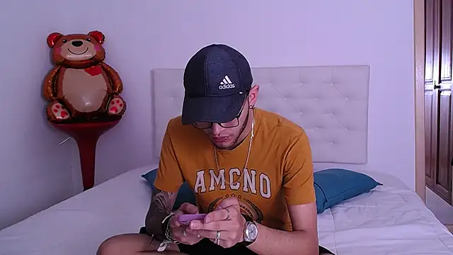 Snapshot of cock_fox chatting on 8, 10, 2025 cock fox online show from 8, 10, 2025