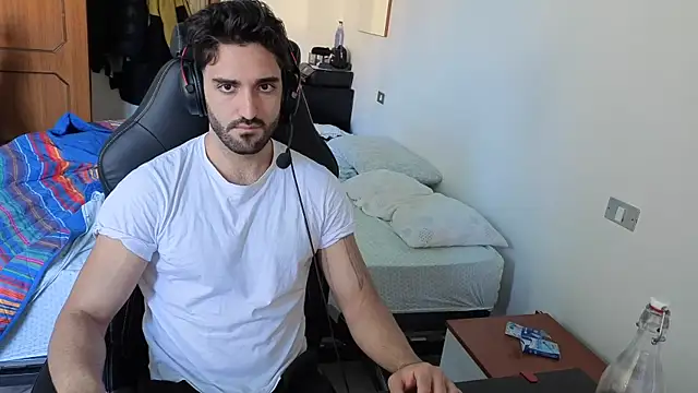 Al3xox02 online show from 9, 4, 2026