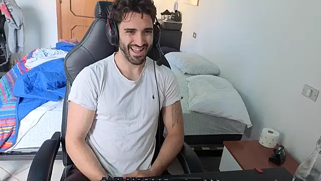 Al3xox02 online show from 14, 4, 2026