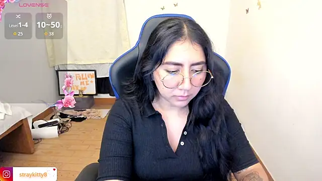 Snapshot of LoveLyy- chatting on 2, 6, 2026 LoveLyy- online show from 2, 6, 2026