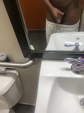 Snapshot of black_twbig chatting on 5, 4, 2026 black twbig online show from 5, 4, 2026