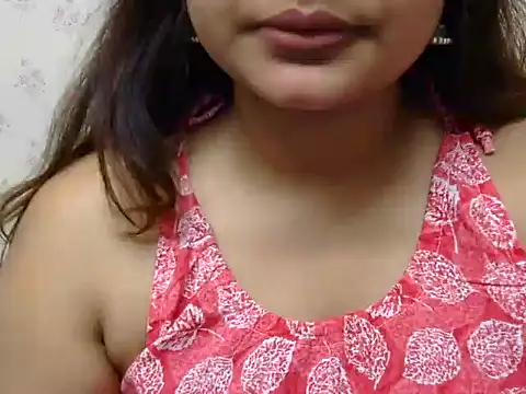 Snapshot of cute_zaraa chatting on 17, 10, 2025 cute zaraa online show from 17, 10, 2025