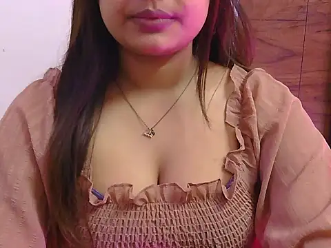 Snapshot of cute_zaraa chatting on 4, 12, 2025 cute zaraa online show from 4, 12, 2025