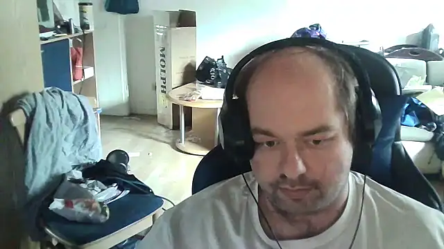 Snapshot of Pumba_Hornyboy chatting on 16, 10, 2025 Pumba Hornyboy online show from 16, 10, 2025