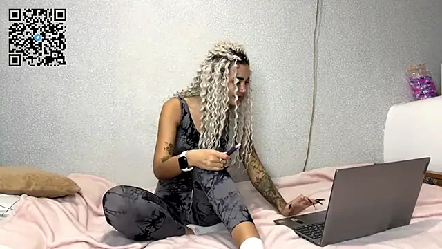 Snapshot of AngelWithBeautyPussy chatting on 7, 10, 2025 AngelWithBeautyPussy online show from 7, 10, 2025