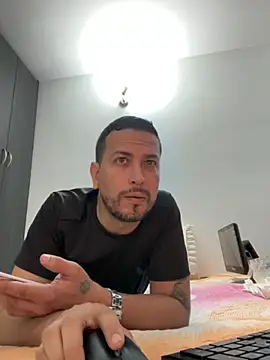 Snapshot of JX7NOVA chatting on 9, 10, 2025 JX7NOVA online show from 9, 10, 2025