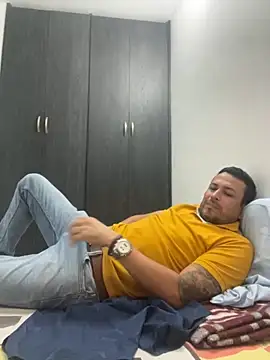 Snapshot of JX7NOVA chatting on 28, 10, 2025 JX7NOVA online show from 28, 10, 2025