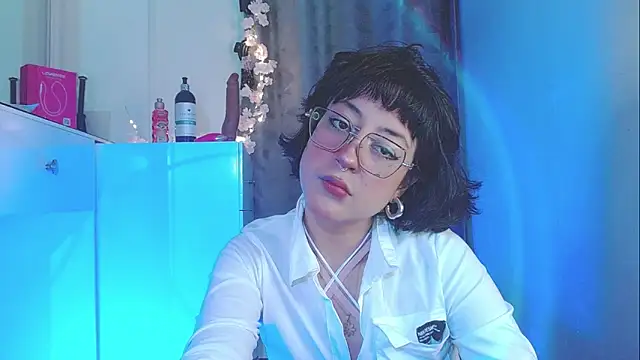 Snapshot of zora_blue777 chatting on 16, 10, 2025 zora blue777 online show from 16, 10, 2025