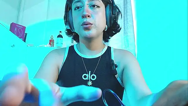 Snapshot of zora_blue777 chatting on 18, 10, 2025 zora blue777 online show from 18, 10, 2025