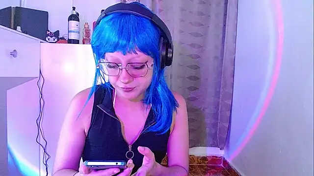 Snapshot of zora_blue777 chatting on 13, 11, 2025 zora blue777 online show from 13, 11, 2025