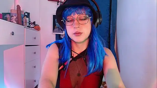 Snapshot of zora_blue777 chatting on 22, 11, 2025 zora blue777 online show from 22, 11, 2025