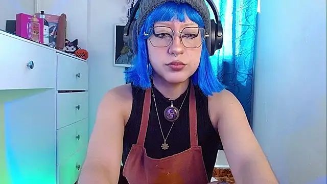 Snapshot of zora_blue777 chatting on 23, 11, 2025 zora blue777 online show from 23, 11, 2025