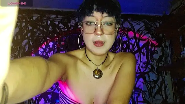 Snapshot of zora_blue777 chatting on 13, 12, 2025 zora blue777 online show from 13, 12, 2025