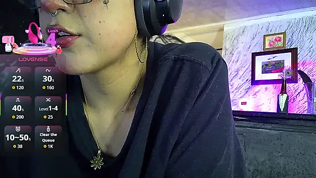 Snapshot of zora_blue777 chatting on 28, 2, 2026 zora blue777 online show from 28, 2, 2026