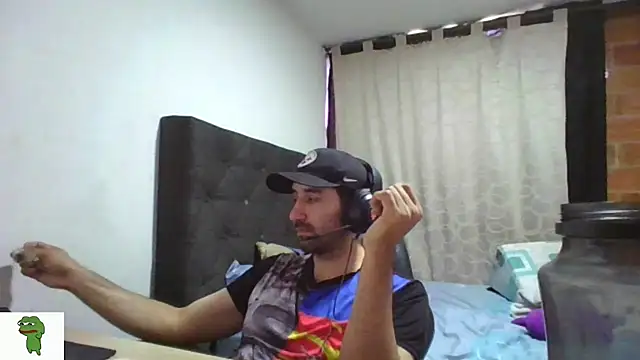 Snapshot of coolfriki chatting on 17, 7, 2026 coolfriki online show from 17, 7, 2026
