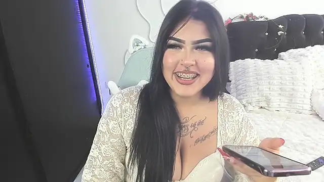 hollycute   online show from 20, 4, 2026