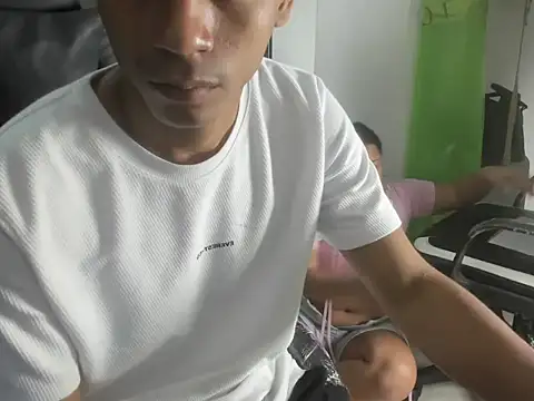 Snapshot of Baby_Latin chatting on 12, 11, 2025 Baby Latin online show from 12, 11, 2025