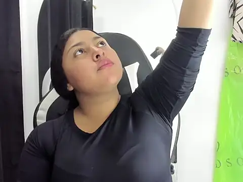 Snapshot of Baby_Latin chatting on 25, 11, 2025 Baby Latin online show from 25, 11, 2025