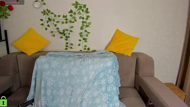 Nuura Moore online show from 5, 12, 2025