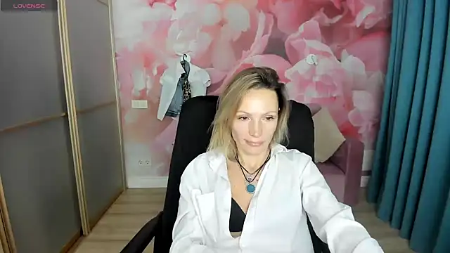 AlinaMoor online show from 6, 1, 2026