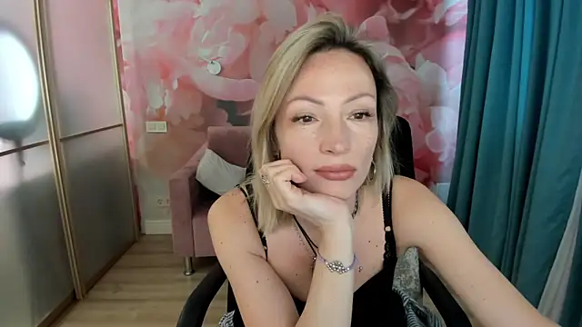 AlinaMoor online show from 20, 4, 2026