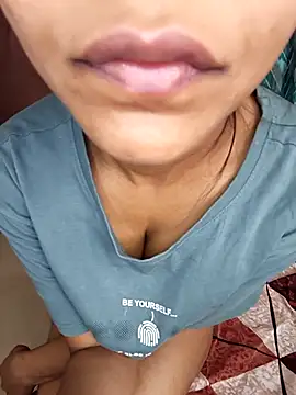 anshika0124 online show from 25, 3, 2026