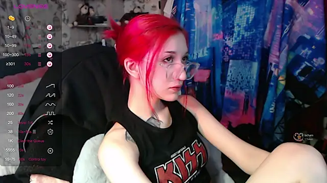 Snapshot of Dreamy_Red_Girl chatting on 7, 10, 2025 Dreamy Red Girl online show from 7, 10, 2025