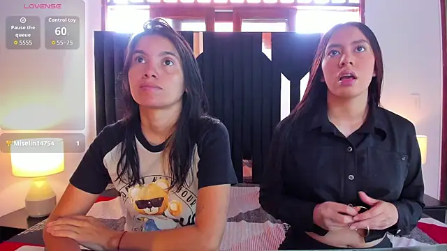 Sofy and Mia online show from 8, 11, 2025