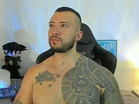 Snapshot of Dave-Max01 chatting on 4, 11, 2025 Dave-Max01 online show from 4, 11, 2025