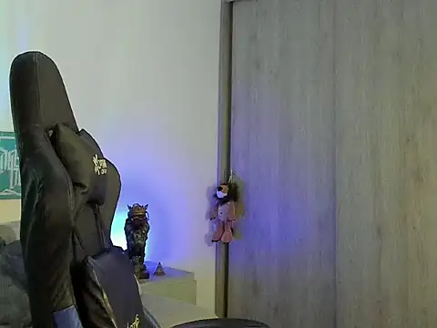 Snapshot of Dave-Max01 chatting on 7, 11, 2025 Dave-Max01 online show from 7, 11, 2025