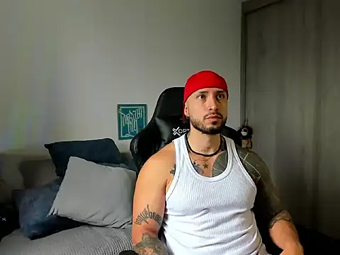 Snapshot of Dave-Max01 chatting on 8, 11, 2025 Dave-Max01 online show from 8, 11, 2025