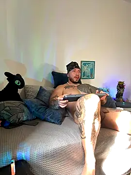 Snapshot of Dave-Max01 chatting on 11, 11, 2025 Dave-Max01 online show from 11, 11, 2025