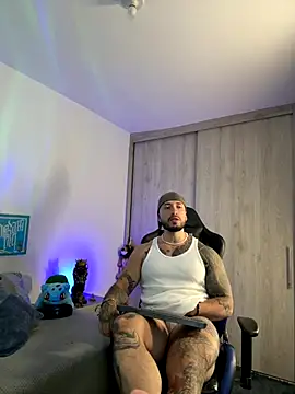 Snapshot of Dave-Max01 chatting on 12, 11, 2025 Dave-Max01 online show from 12, 11, 2025