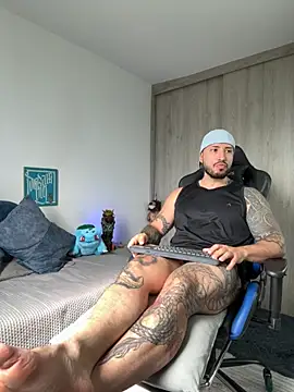 Snapshot of Dave-Max01 chatting on 16, 11, 2025 Dave-Max01 online show from 16, 11, 2025