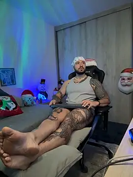 Snapshot of Dave-Max01 chatting on 28, 11, 2025 Dave-Max01 online show from 28, 11, 2025