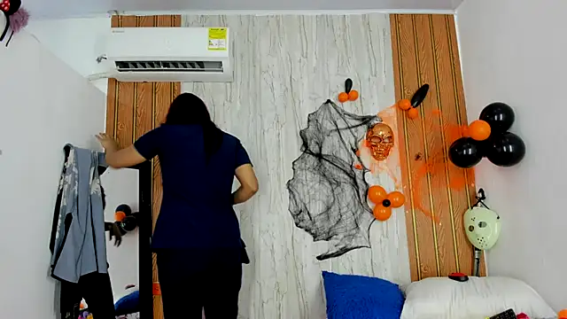 luisabecker  online show from 24, 10, 2025