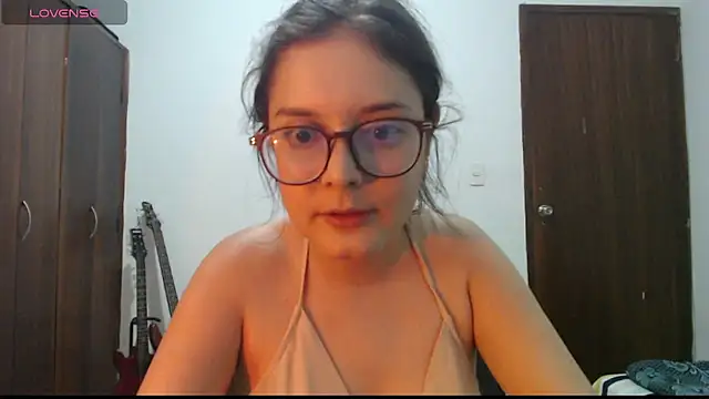 CarlaLorez online show from 3, 12, 2025