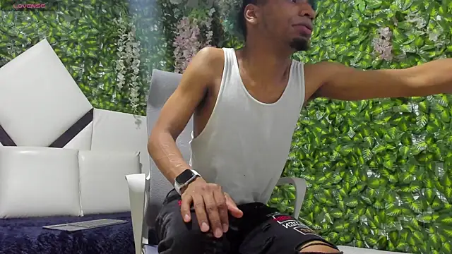 Snapshot of REDBRYAN_EBANO chatting on 21, 10, 2025 REDBRYAN EBANO online show from 21, 10, 2025