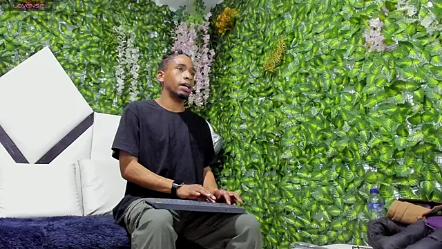 Snapshot of REDBRYAN_EBANO chatting on 24, 10, 2025 REDBRYAN EBANO online show from 24, 10, 2025