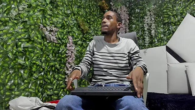 Snapshot of REDBRYAN_EBANO chatting on 28, 10, 2025 REDBRYAN EBANO online show from 28, 10, 2025