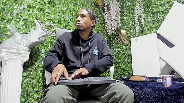 Snapshot of REDBRYAN_EBANO chatting on 5, 11, 2025 REDBRYAN EBANO online show from 5, 11, 2025