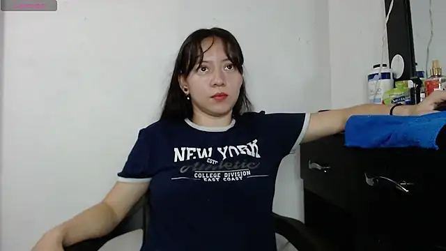 Snapshot of Damara_Rolands- chatting on 7, 11, 2025 Damara Rolands- online show from 7, 11, 2025