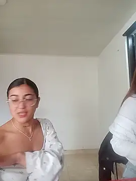 Snapshot of Camila-marinn chatting on 17, 10, 2025 Camila-marinn online show from 17, 10, 2025
