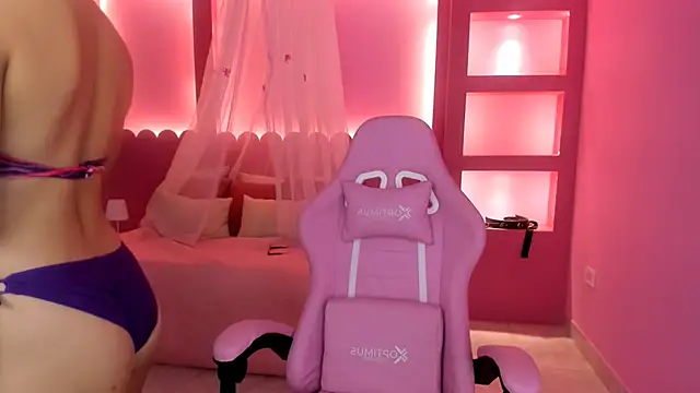 Snapshot of HolyLux chatting on 13, 11, 2025 HolyLux online show from 13, 11, 2025