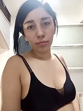 Snapshot of AbbyLewiis chatting on 7, 11, 2025 AbbyLewiis online show from 7, 11, 2025