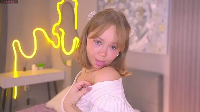 Snapshot of lorapalmerry chatting on 2, 11, 2025 lorapalmerry online show from 2, 11, 2025