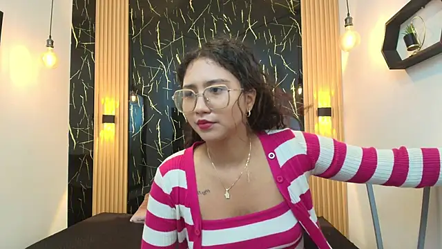 Snapshot of SamanthaFox_8 chatting on 19, 5, 2026 SamanthaFox 8 online show from 19, 5, 2026