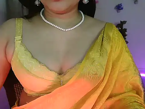 Snapshot of Royal_zara chatting on 11, 11, 2025 Royal zara online show from 11, 11, 2025