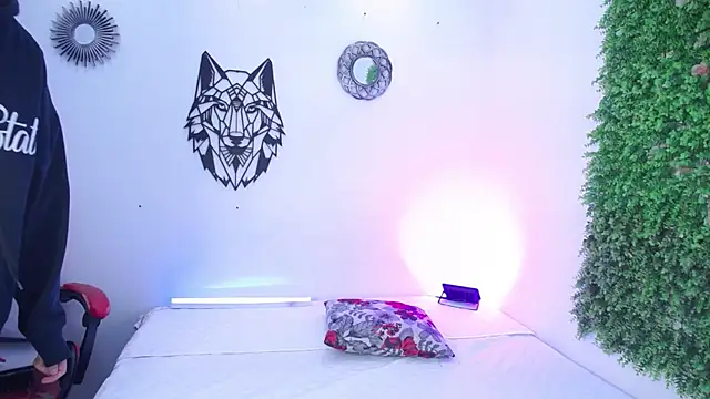 Emo Boy  online show from 4, 12, 2025